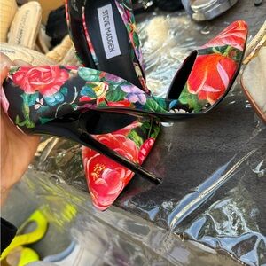 Floral Pumps